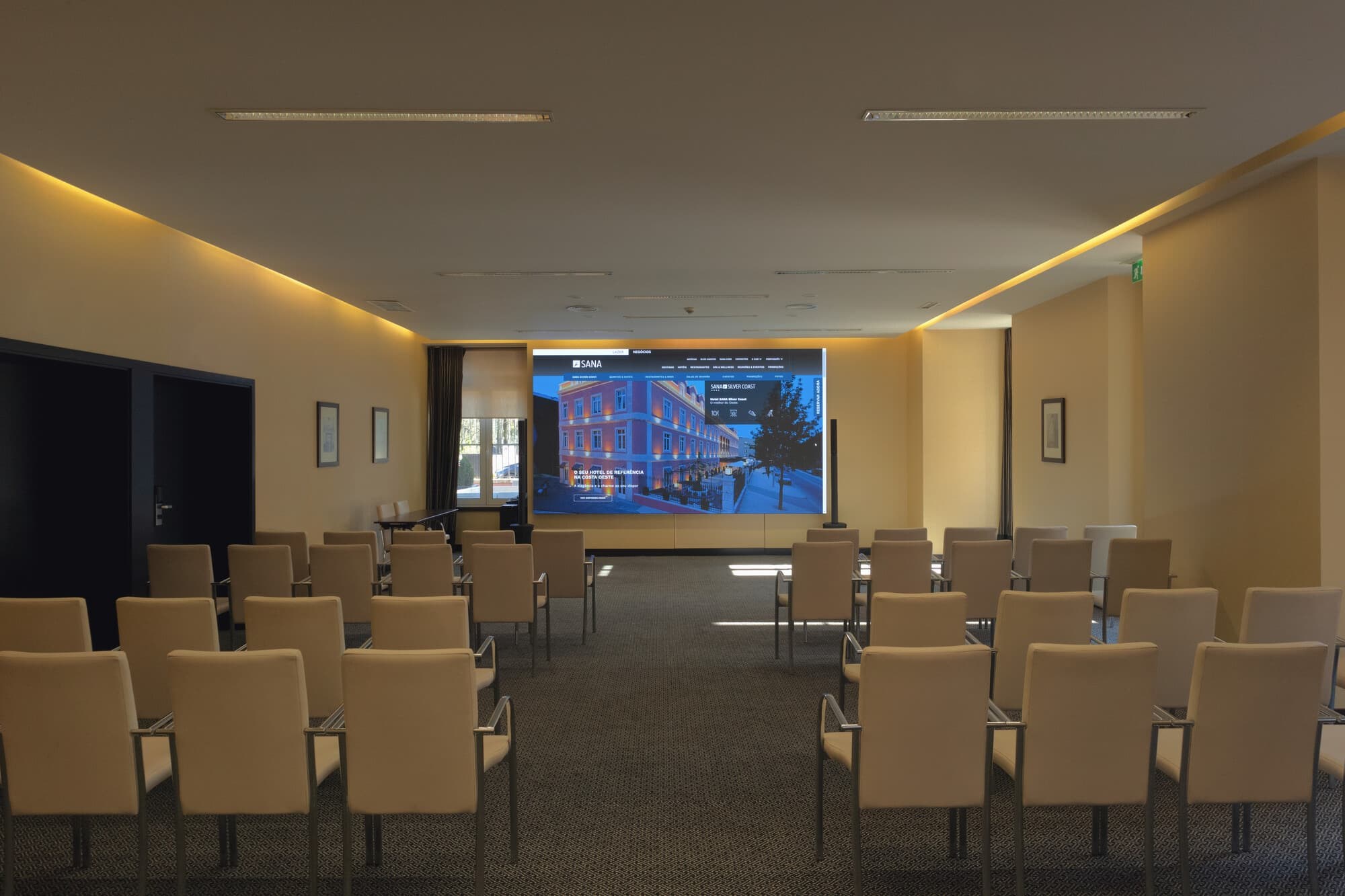 Meeting Room with Ledwall